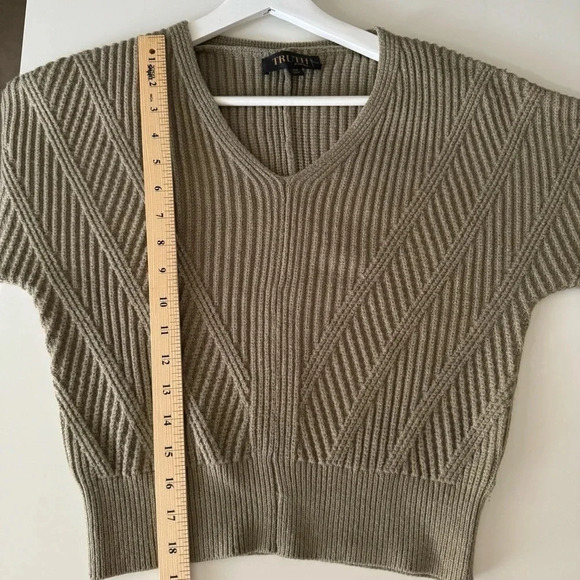 Truth by Republic V-Neck Cropped Balloon Sleeve Textured Sweater Women’s size XS - Picture 10 of 10